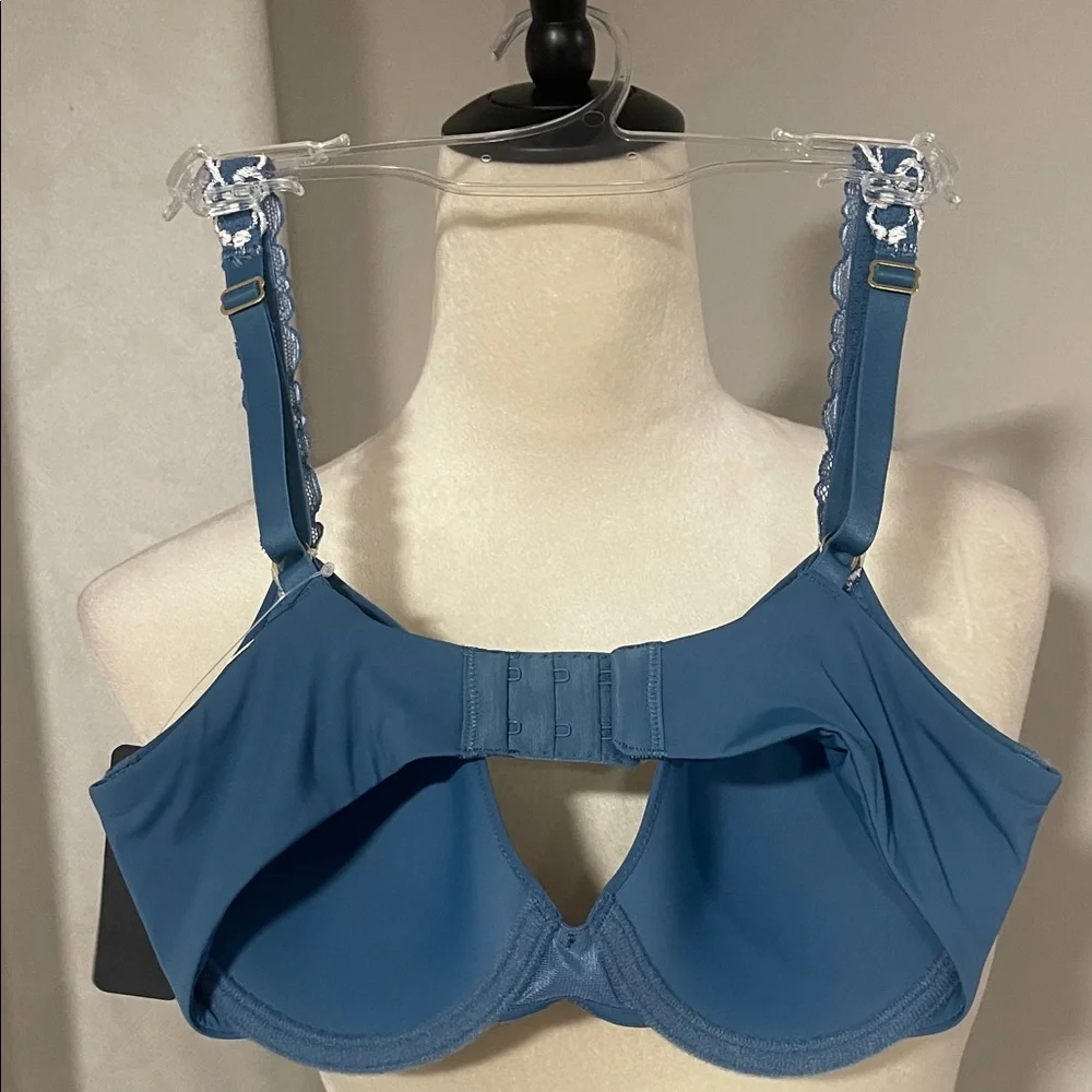 Natori Blue Bra with White Lace Straps size 32C